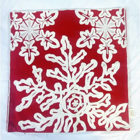 Set of 2 HOSL Red White Christmas Pillow Covers 18X18 Embroidered Zippered EUC - Picture 2 of 6